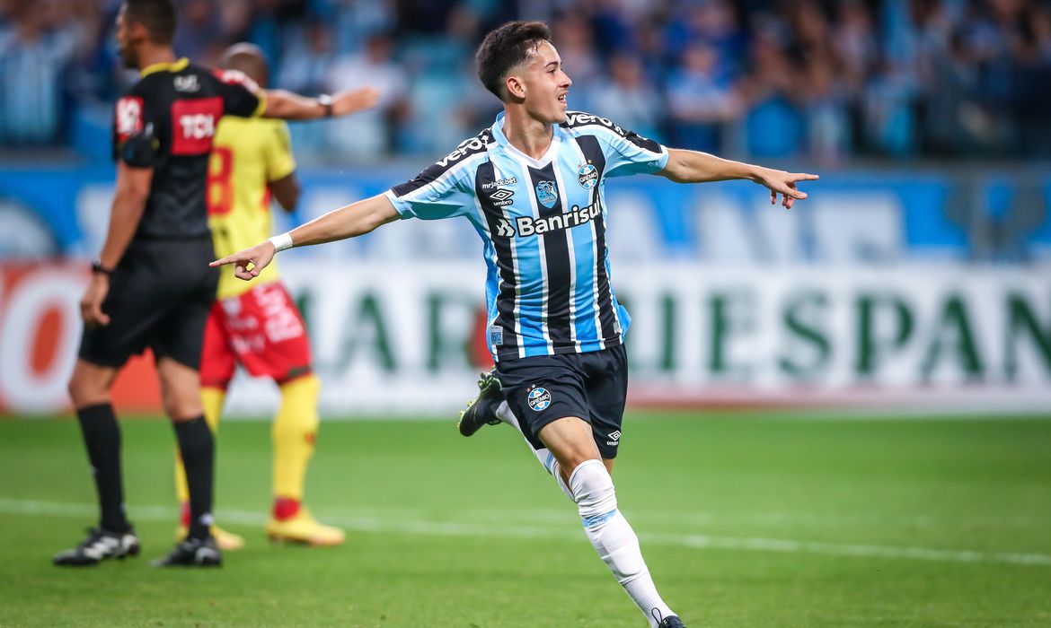 Grêmio encerra Série B com vitória sobre o Brusque