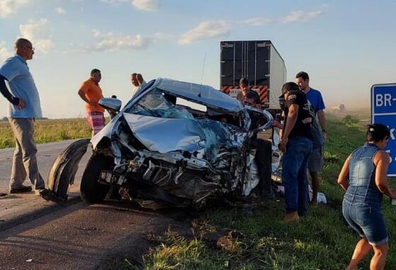 Uma criança morre e outras três pessoas ficam feridas em grave acidente na BR-163 