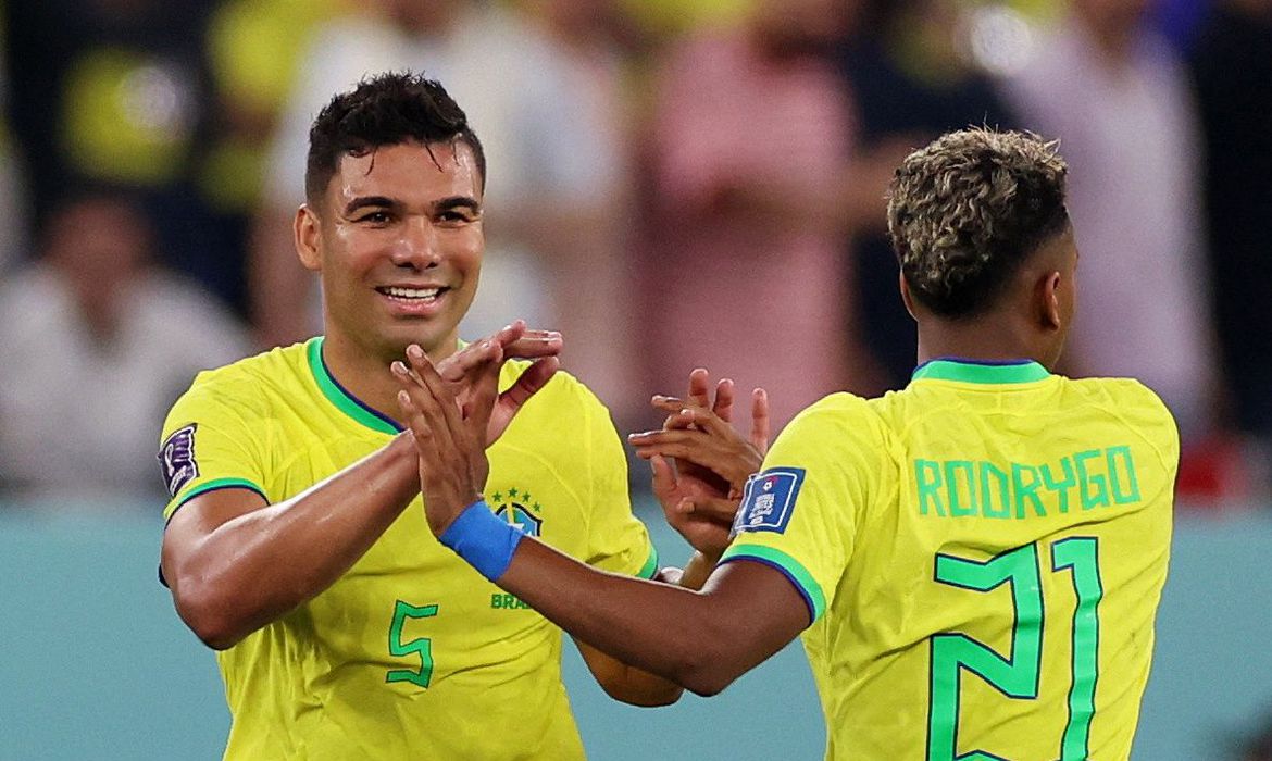 Sem o talento de Neymar, Brasil vence na raça. Casemiro marcou. Time classificado para as oitavas