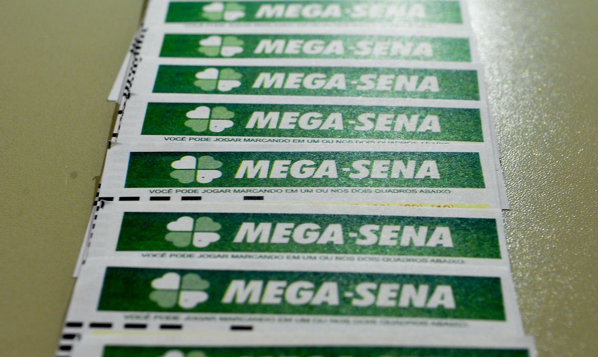 Mega-Sena de R$ 65,4 milhões é sorteada; veja as dezenas