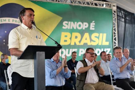 Bolsonaro faz apelo a caminhoneiros contra greve nacional