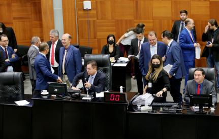 SEM APROVAR ORÇAMENTO:  Atraso na votação da LOA ameaça folga de deputados