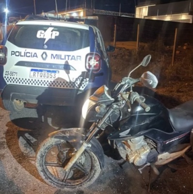 Moto furtada e abandonada dentro de mata em Sinop é  recuperada pela PM