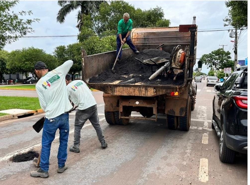 Prefeitura intensifica tapa buracos e planeja ampliar recapeamento em vias antigas e danificadas