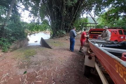 Corpo com mãos e pés amarrados é encontrado por Pescadores boiando em rio