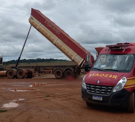 Morre Homem eletrocutado após encostar a caçamba do caminhão que dirigia em um fio elétrico