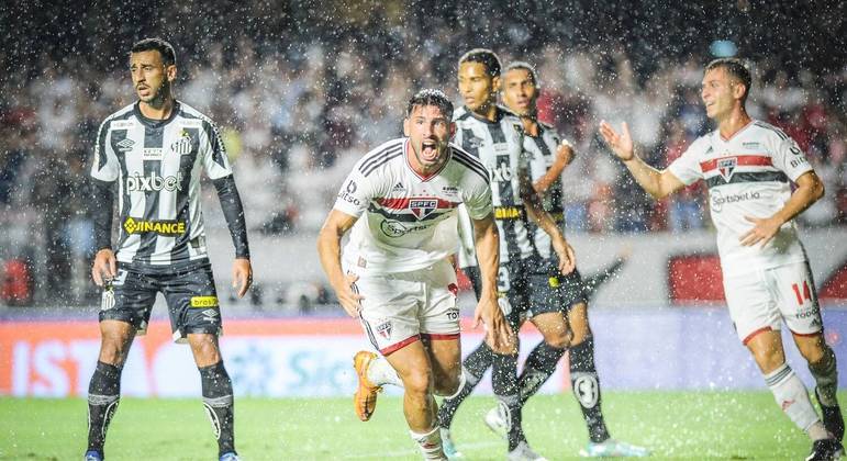 Santos tem dois expulsos e São Paulo vence clássico com brilho argentino