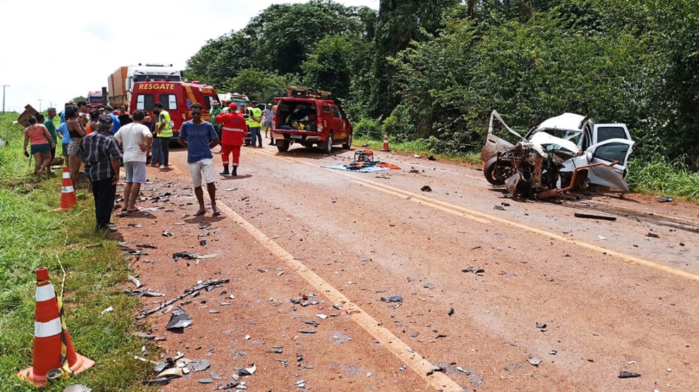 Um Grave acidente na MT-220 deixa seis feridos e um morto 