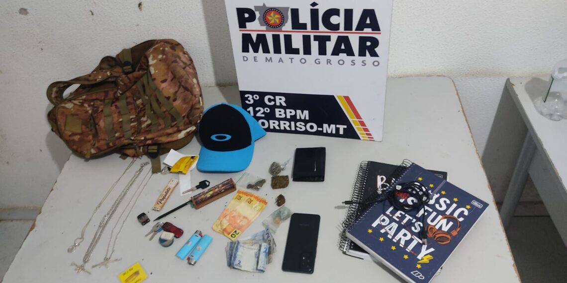 Aluno é preso vendendo droga na frente da escola