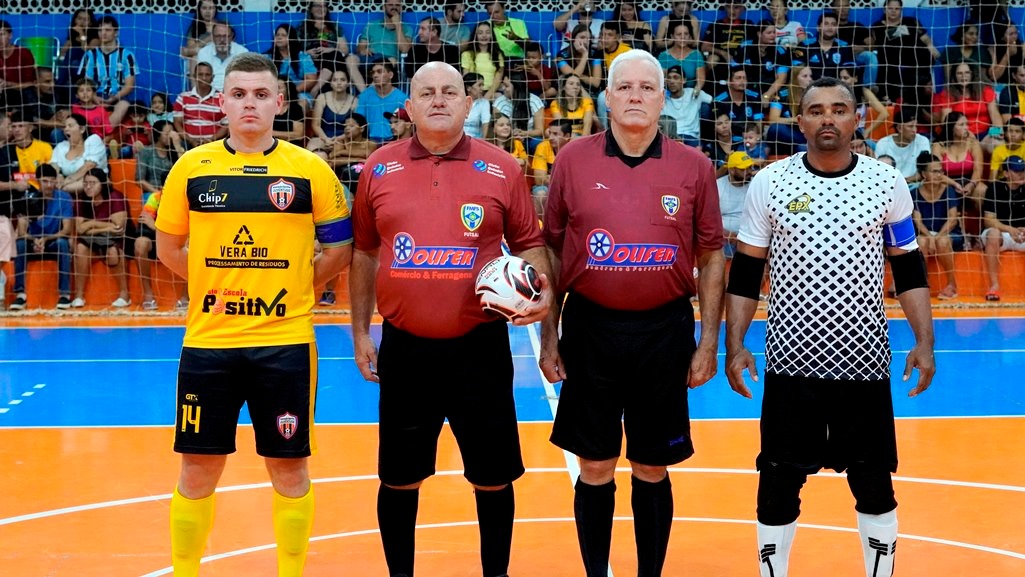 6ª Copa 13 maio de Futsal começa em clima de festa e goleadas na cidade de  Vera