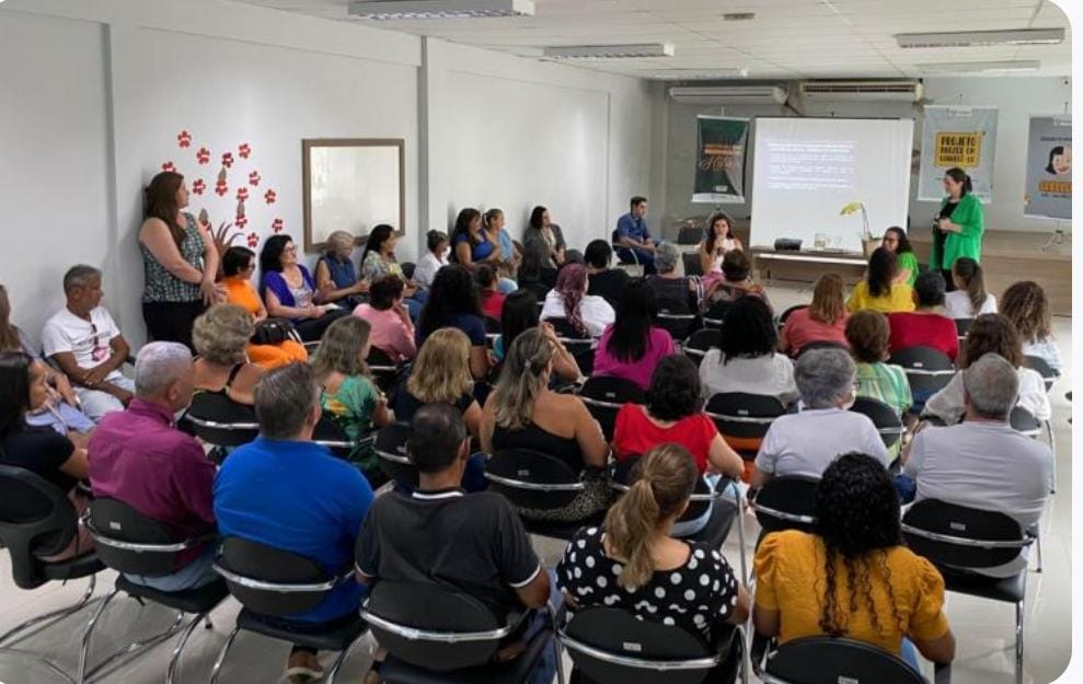 PreviSinop realiza palestra sobre empreendedorismo feminino e trajetória profissional