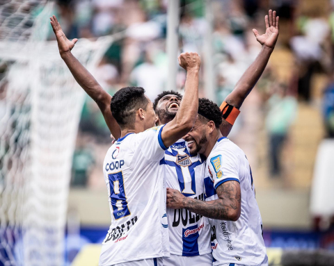 Bruno Mezenga faz 2 e Água Santa bate Palmeiras na 1ª final do Paulistão