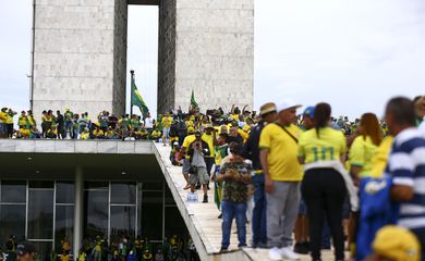 PGR defende soltura de 12 presos em frente a quartéis no 8 de janeiro