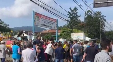 URGENTE: Quatro crianças são mortas após homem invadir creche com machado em Santa Catarina