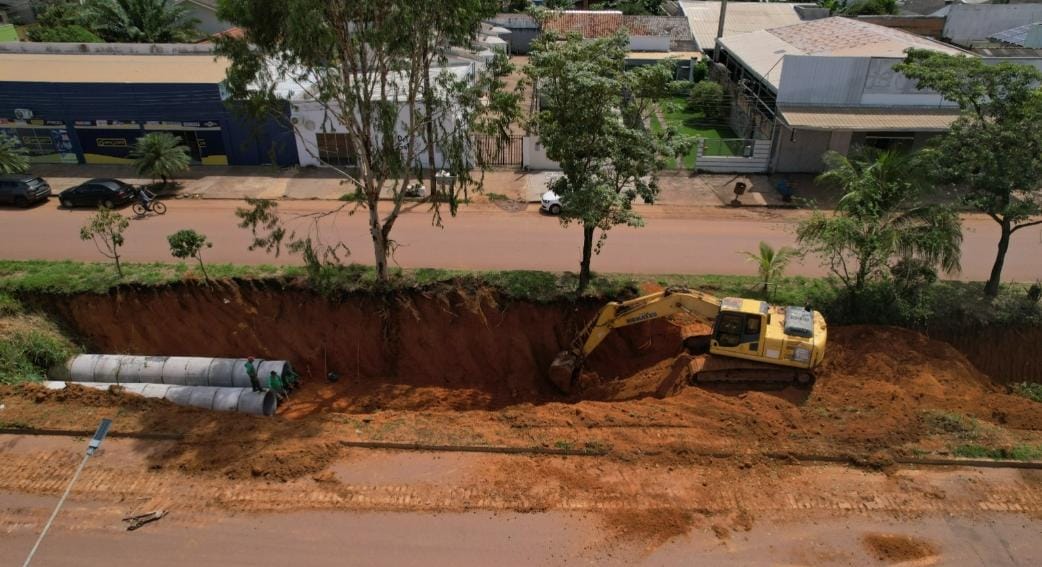 Secretaria inicia obras de fechamento do valetão em trecho da Av. dos Jatobás