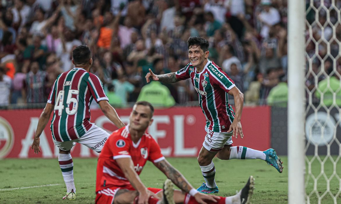  Libertadores Com três gols de Cano, Fluminense goleia River Plate e Corinthians perde para o  Independiente del Valle 