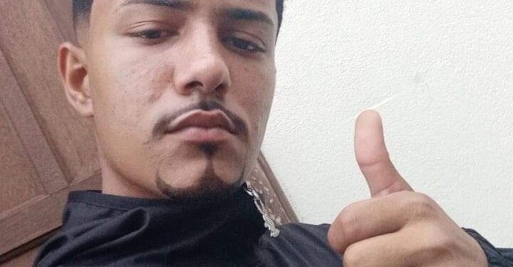 Dentro de casa Adolescente é morto a tiros 