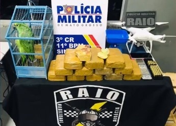 Papagaio da com a língua no bico e PM apreende quase 13kg de pasta base de cocaína em Sinop