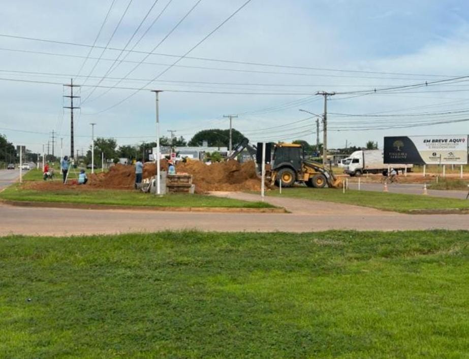 Iniciada readequação em cruzamento das Avenidas André Maggi com Figueiras para instalação de semáforo