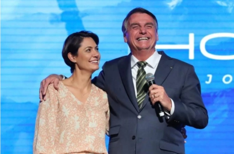 Deus está cansado de perdoar os pequenos crimes da família Bolsonaro