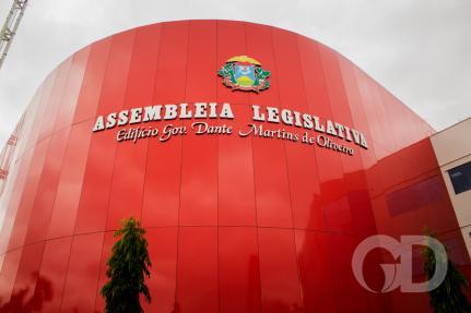 Assembleia demite garçonete presa por envolvimento com Comando Vermelho