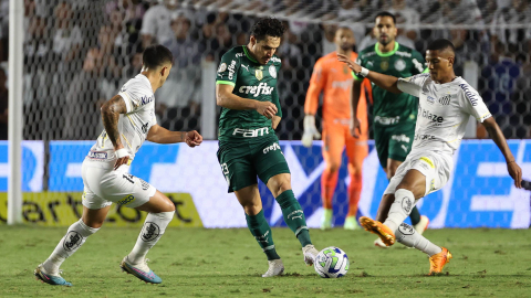 Santos e Palmeiras empatam sem gols na Vila Belmiro e frustram suas ambições no Brasileirão