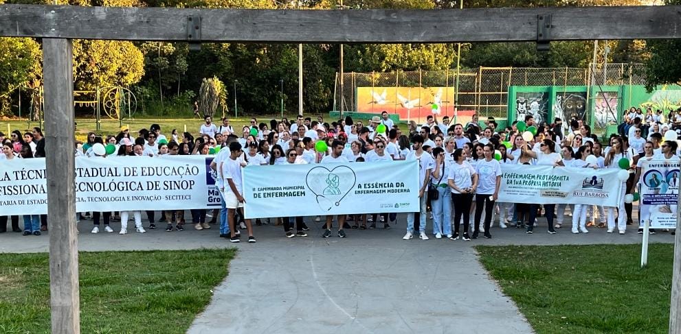 II Caminhada de Enfermagem vestiu o centro de Sinop de branco