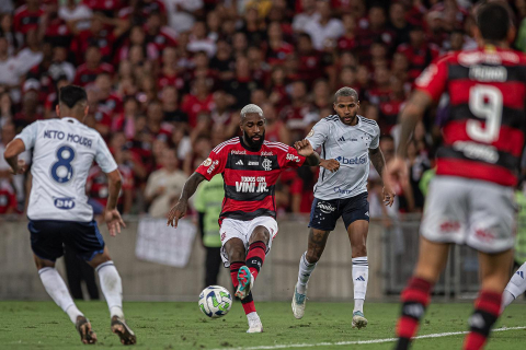 Gabigol perde pênalti e Flamengo empata com o Cruzeiro