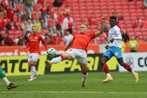 Internacional derrota Bahia em casa e encerra série negativa no Brasileirão