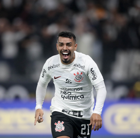 Corinthians volta a jogar bem, vence Atlético-MG e se classifica nos pênaltis na Copa do Brasil