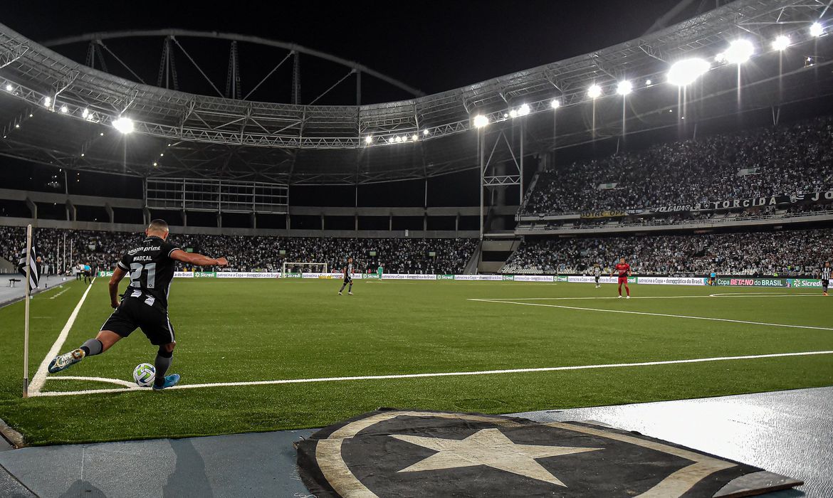 Brasileirão: Botafogo recebe Fortaleza para se distanciar na liderança