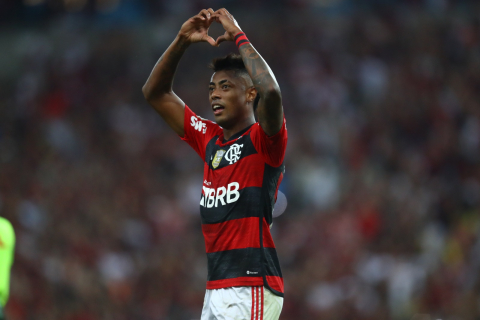 Bruno Henrique marca, Flamengo bate Grêmio e cola no pelotão de frente do Brasileiro