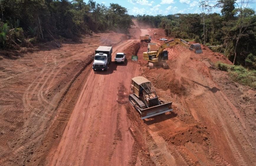 Arranca Safra recupera mais de 6 km de estradas na Gleba Mercedes; Dorner vistoria obras