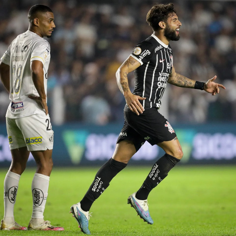 Corinthians bate Santos em clássico encerrado antes por causa de bombas atiradas no gramado