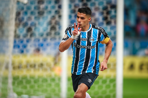 Suárez é decisivo, Grêmio derrota América-MG e se firma no G-4