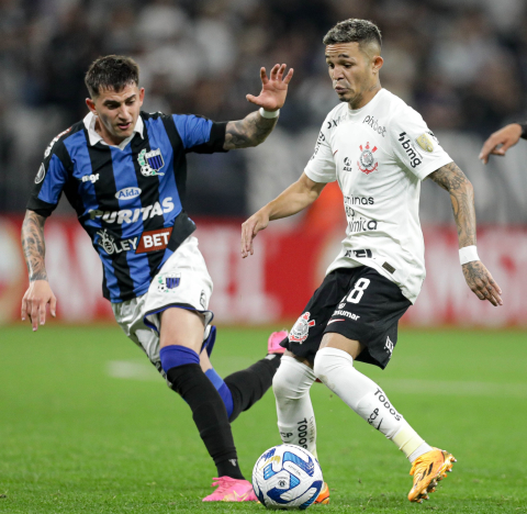 Já desclassificado, Corinthians atropela Liverpool com garotos em atuação de gala