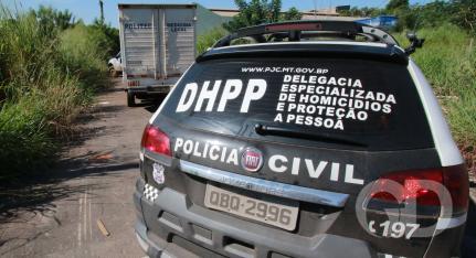 Corpo de jovem com 4 marcas de tiros é achado abandonado em estrada