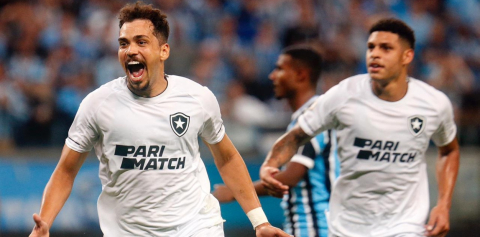 Botafogo suporta pressão, vence na casa do Grêmio e abre 10 pontos na liderança do Brasileiro