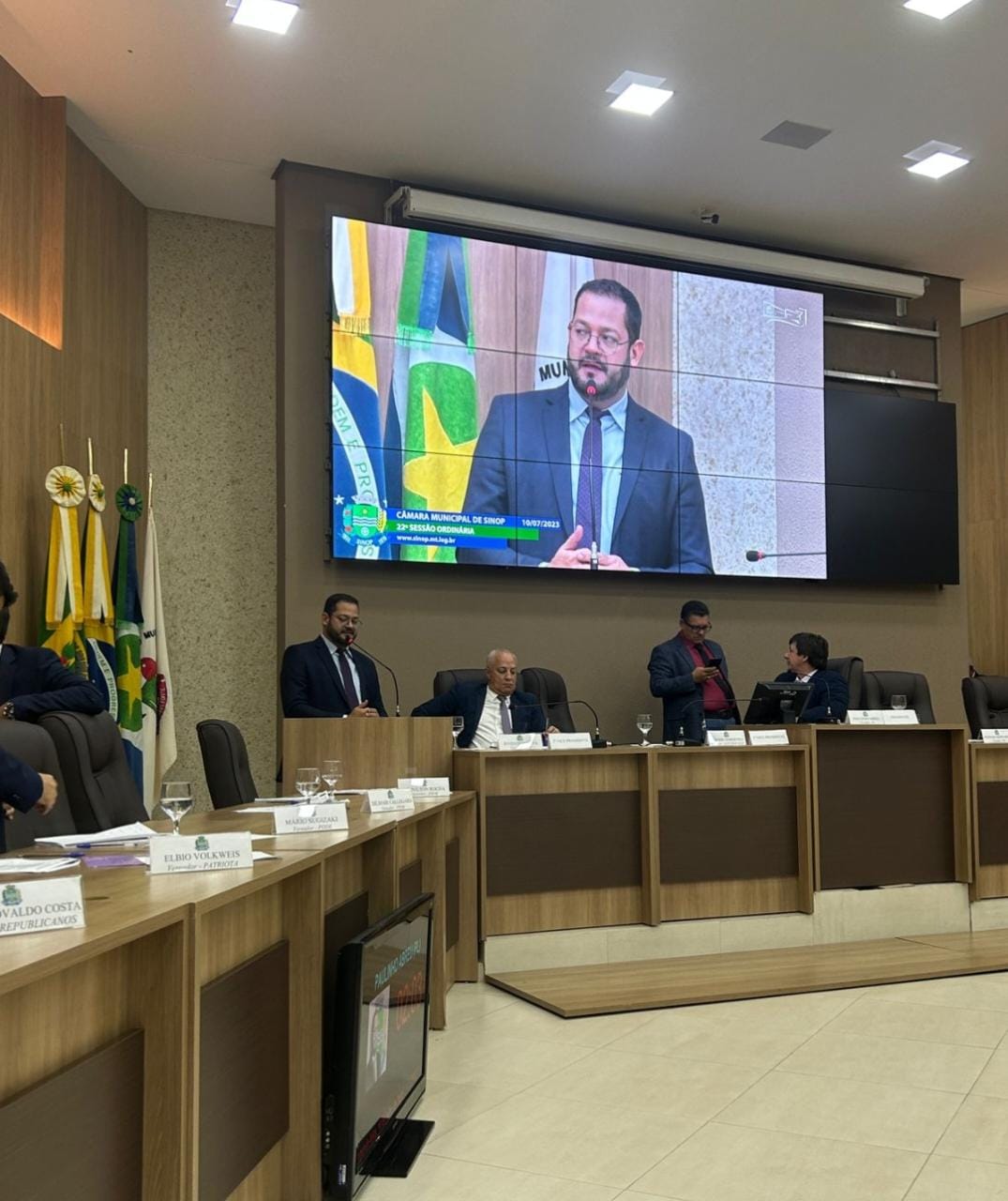 Paulinho Abreu apresenta indicações: Implantação de redutor de velocidade e programa de caçambas comunitárias