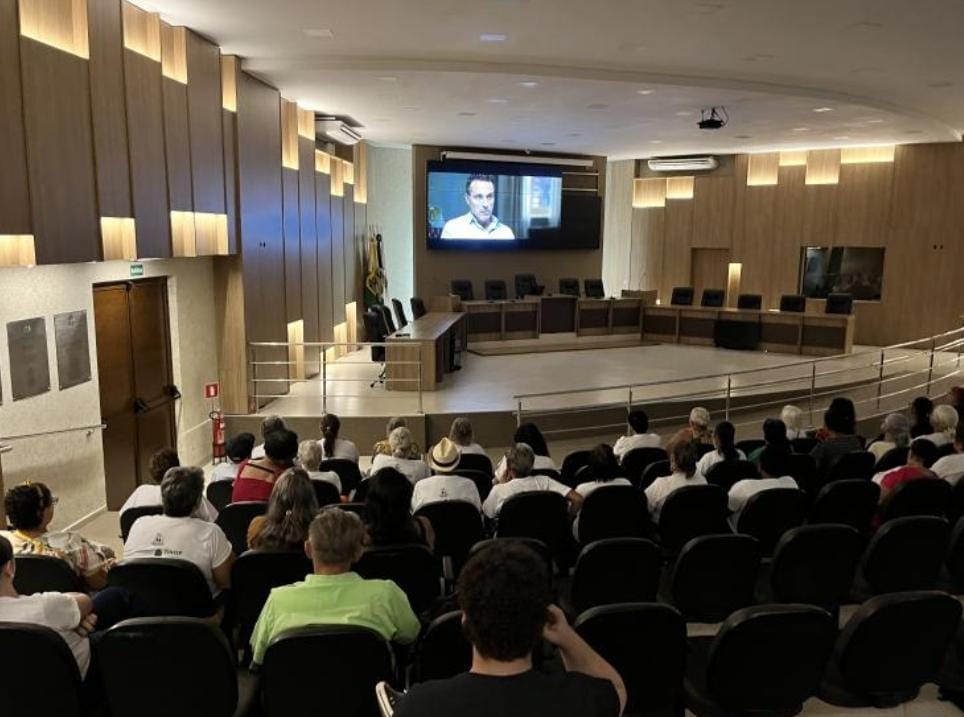 Assistência Social: Idosos dos CRAS aproveitam a manhã de lazer com cinema itinerante