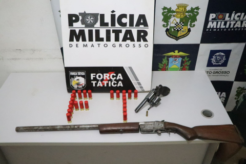 Dois homens são presos por porte ilegal de arma de fogo