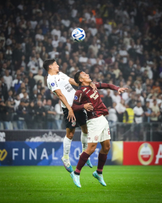 Corinthians vence Universitario e se classifica na Sul-Americana