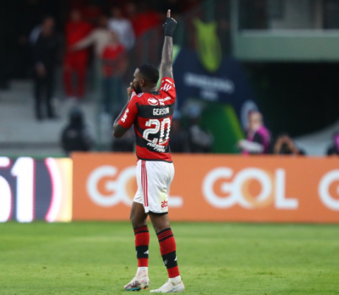 Com golaço de Gerson nos acréscimos, Flamengo vence Coritiba por 3 a 2 pelo Brasileirão