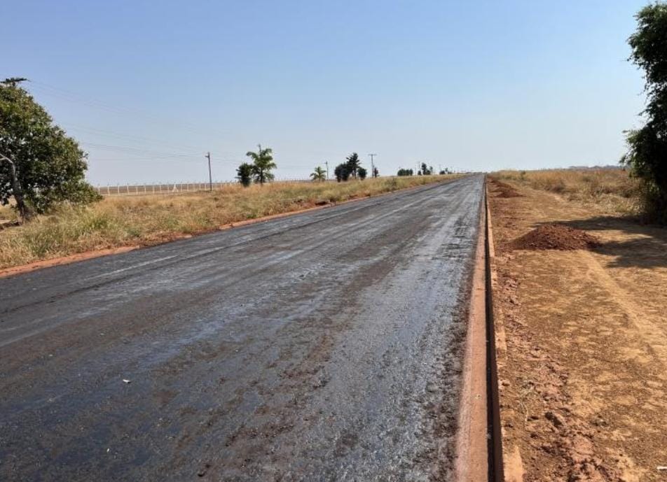 Obras de duplicação da avenida Bruno Martini até o Aeroporto avançam com aplicação de material asfáltico