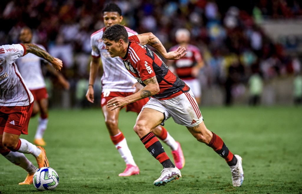 Flamengo empata com o time reserva do Internacional no Maracanã