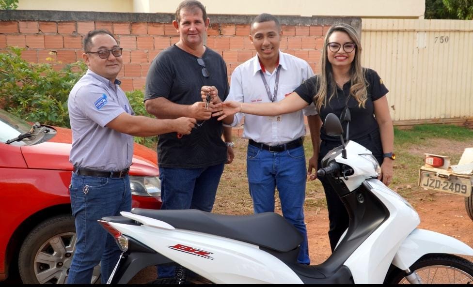 CDL e parceiros entregam moto 0 Km ao ganhador na campanha Sonho de Pai