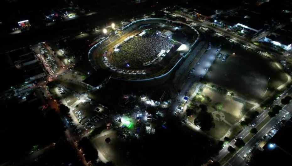 Abertura oficial do Festeja Sinop rende momentos de felicidade para população durante largada dos Jogos Olímpicos e show nacional com Barões da Pisadinha