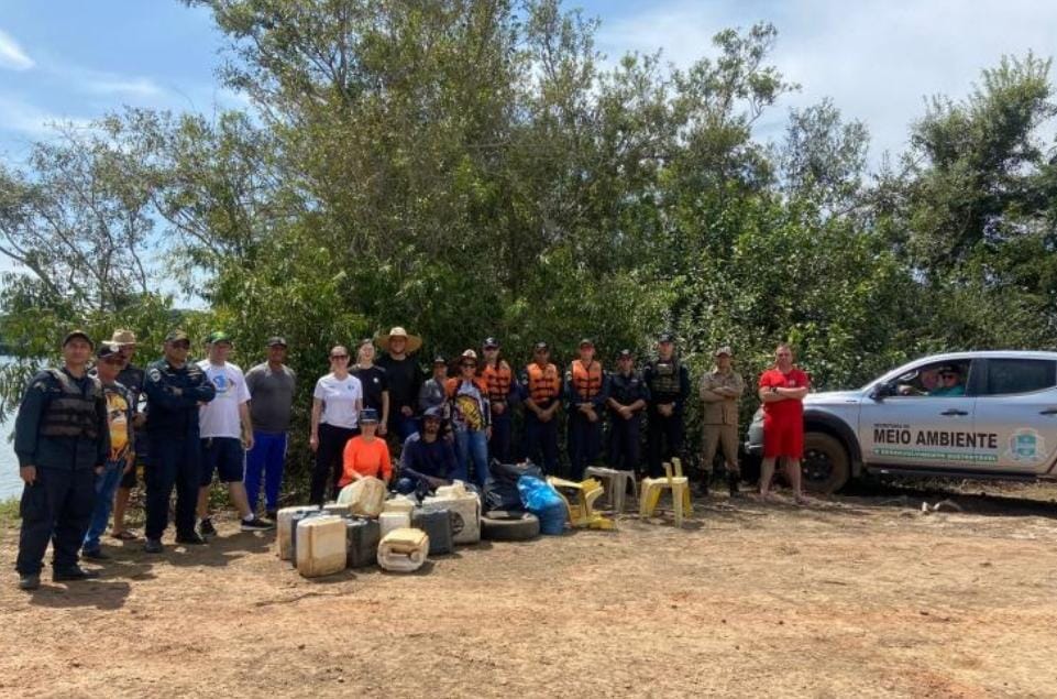 Meio Ambiente e parceiros retiram cerca de 500 kg de lixo do Rio Teles Pires