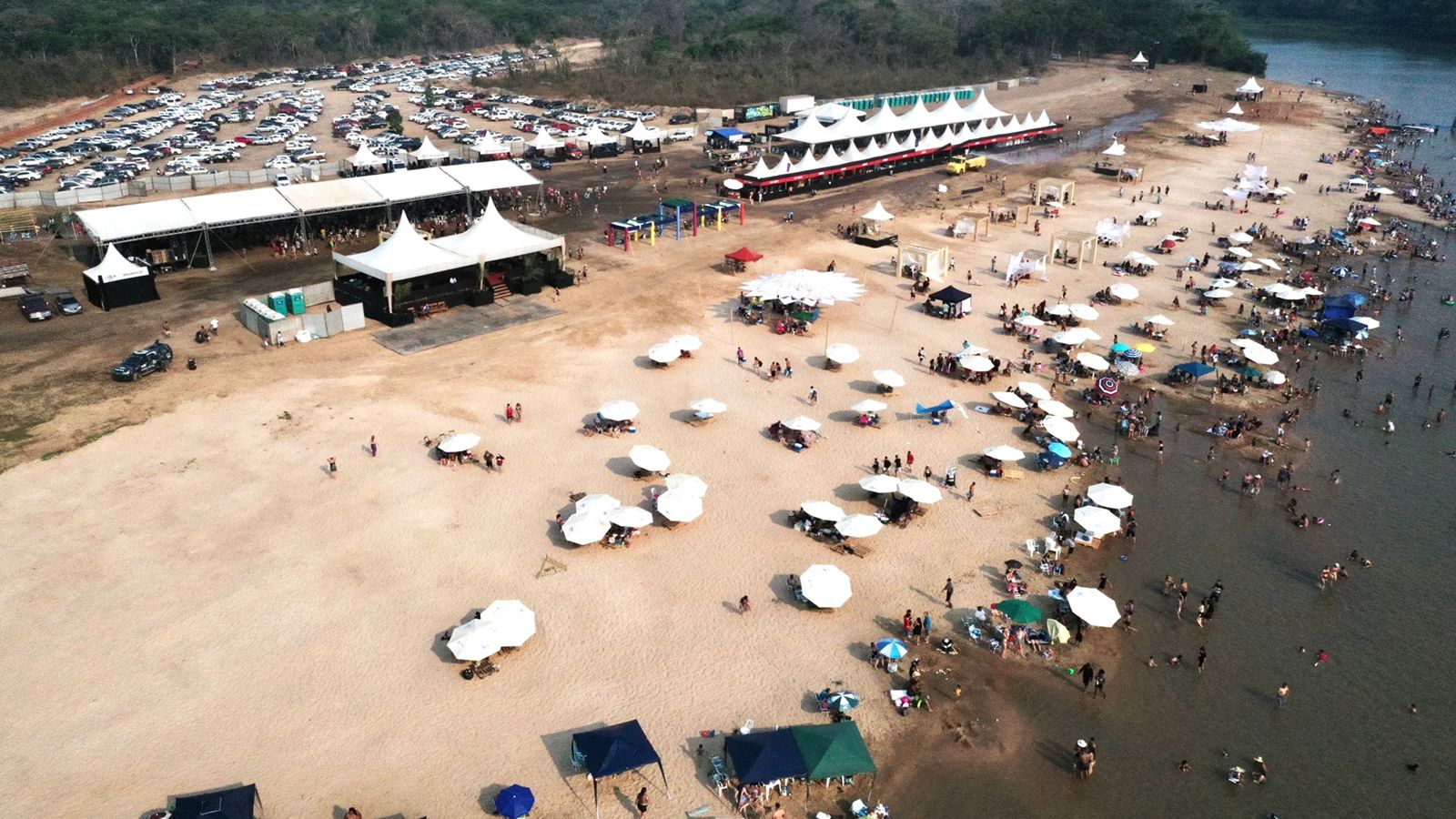 Hoje tem Festival de Praia com muitas atrações culturais, segurança e acessibilidade com o banho assistido