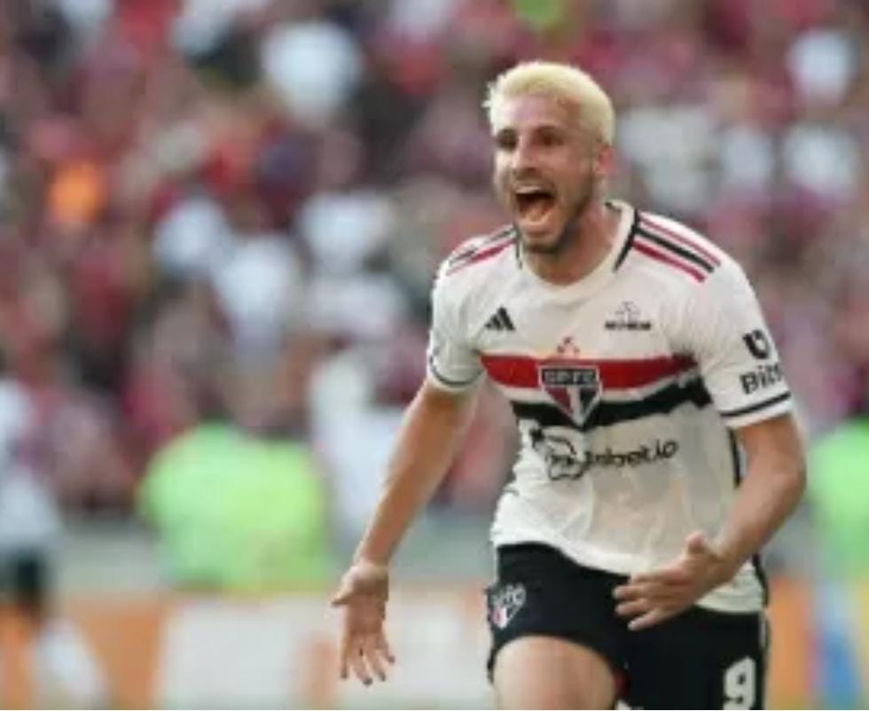 São Paulo vence o Flamengo com gol de Calleri e abre vantagem na final